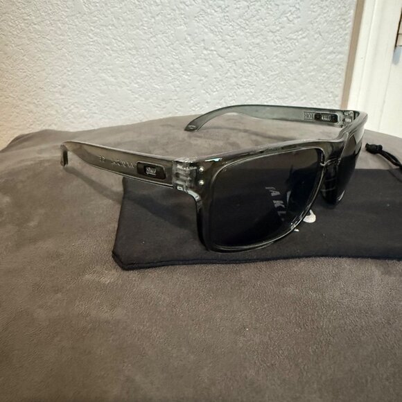 Oakley Sunglasses Holbrook Clear Frame 9102 - Picture 2 of 7